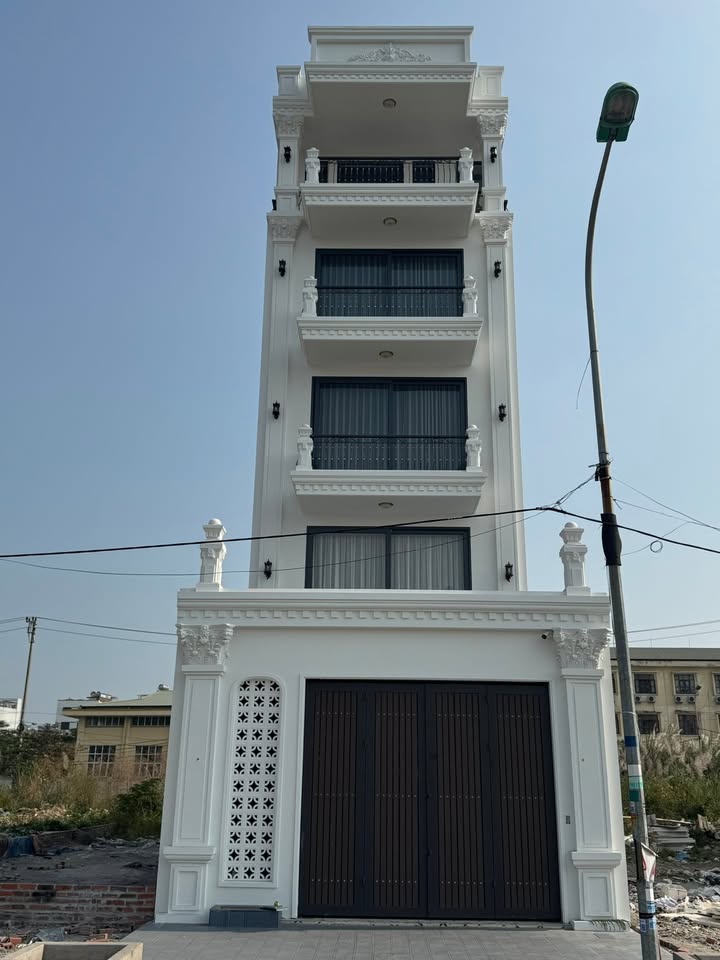 Nhà 5 tầng tại Cao Xanh, Hạ Long 129m² giá 10 tỷ - Chính chủ, sẵn sàng ở ngay!