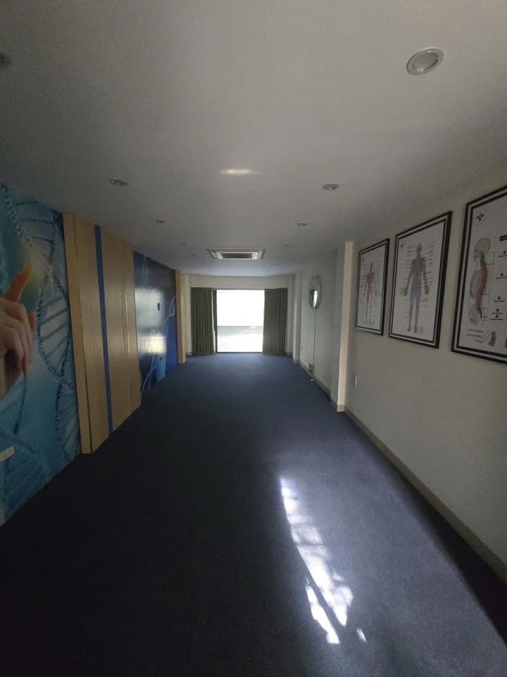 Cho thuê nhà mặt phố Khuất Duy Tiến, Quận Thanh Xuân, 50m² - Thiết kế thông sàn, thang máy cao cấp!