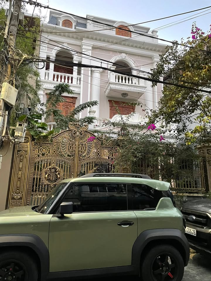 Biệt thự đường Nguyễn Dữ, Đà Nẵng 300m² giá 23 tỷ - Sẵn sàng vào ở!