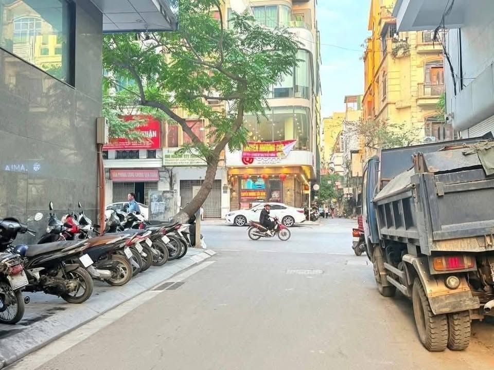 Bán nhà mặt phố Đội Cấn, Ba Đình 52m² giá 25.85 tỷ - Kinh doanh sầm uất, thang máy