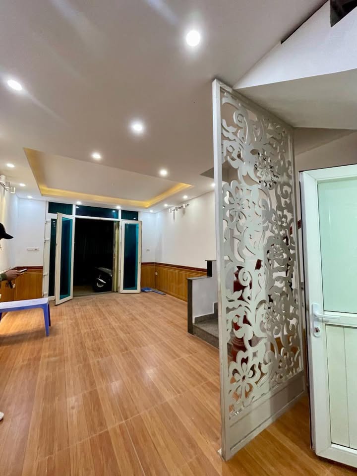 Nhà riêng Định Công 32m² giá 3.2 tỷ - Nhà ở ngay, ô tô đỗ cửa!