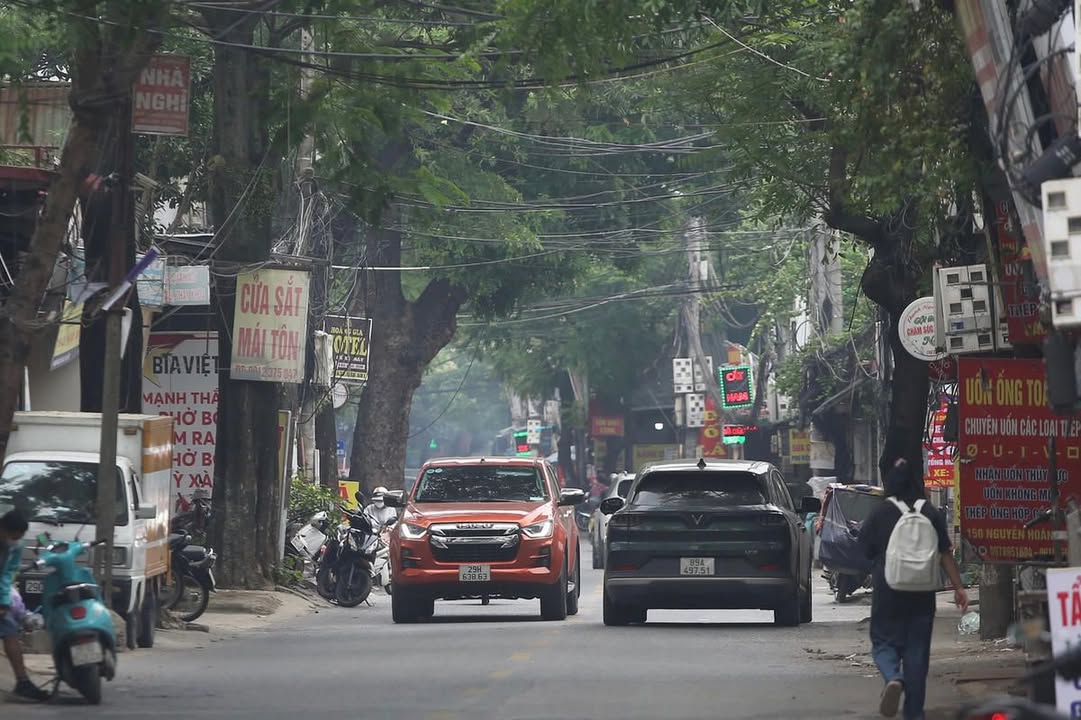 Nhà mặt phố Nguyễn Hoàng Tôn 105m² giá 11 tỷ - Kinh doanh thuận lợi, ô tô đỗ cửa!