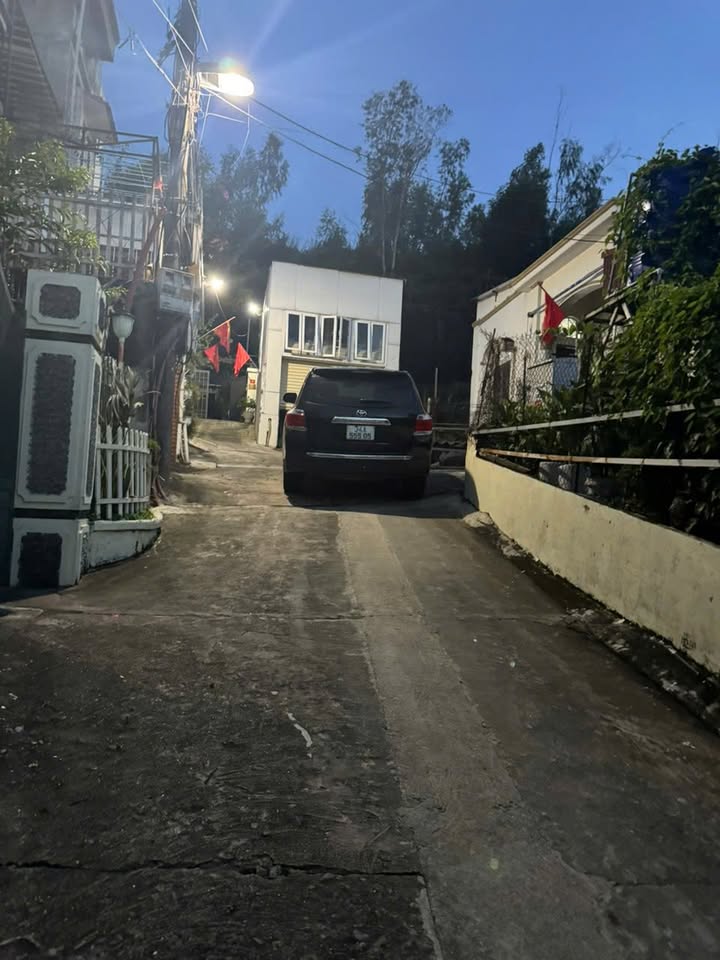 Nhà 3 tầng Khu 6 Cái Dăm, Bãi Cháy, Hạ Long 88m² giá 3.1 tỷ - Thiết kế hiện đại, đầy đủ tiện nghi!