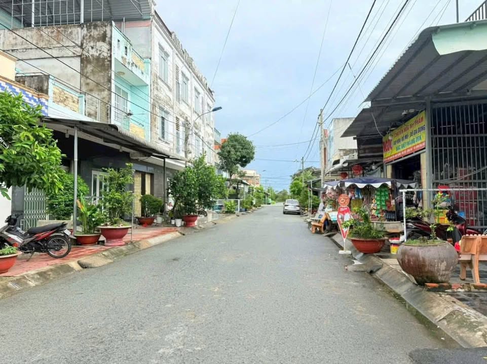 Nhà cấp 4 Nhựt Chánh, Bến Lức 72m² giá 1.39 tỷ - Không gian sống lý tưởng!