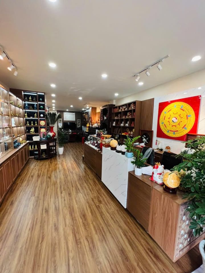 Nhà mặt tiền Hoàng Văn Thụ, Tân Bình 90m² - Kinh doanh đa ngành, giá thương lượng!