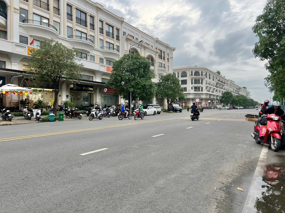 Cho thuê văn phòng tại KĐT Vạn Phúc City, Thủ Đức giá 65 triệu - Môi trường làm việc lý tưởng!