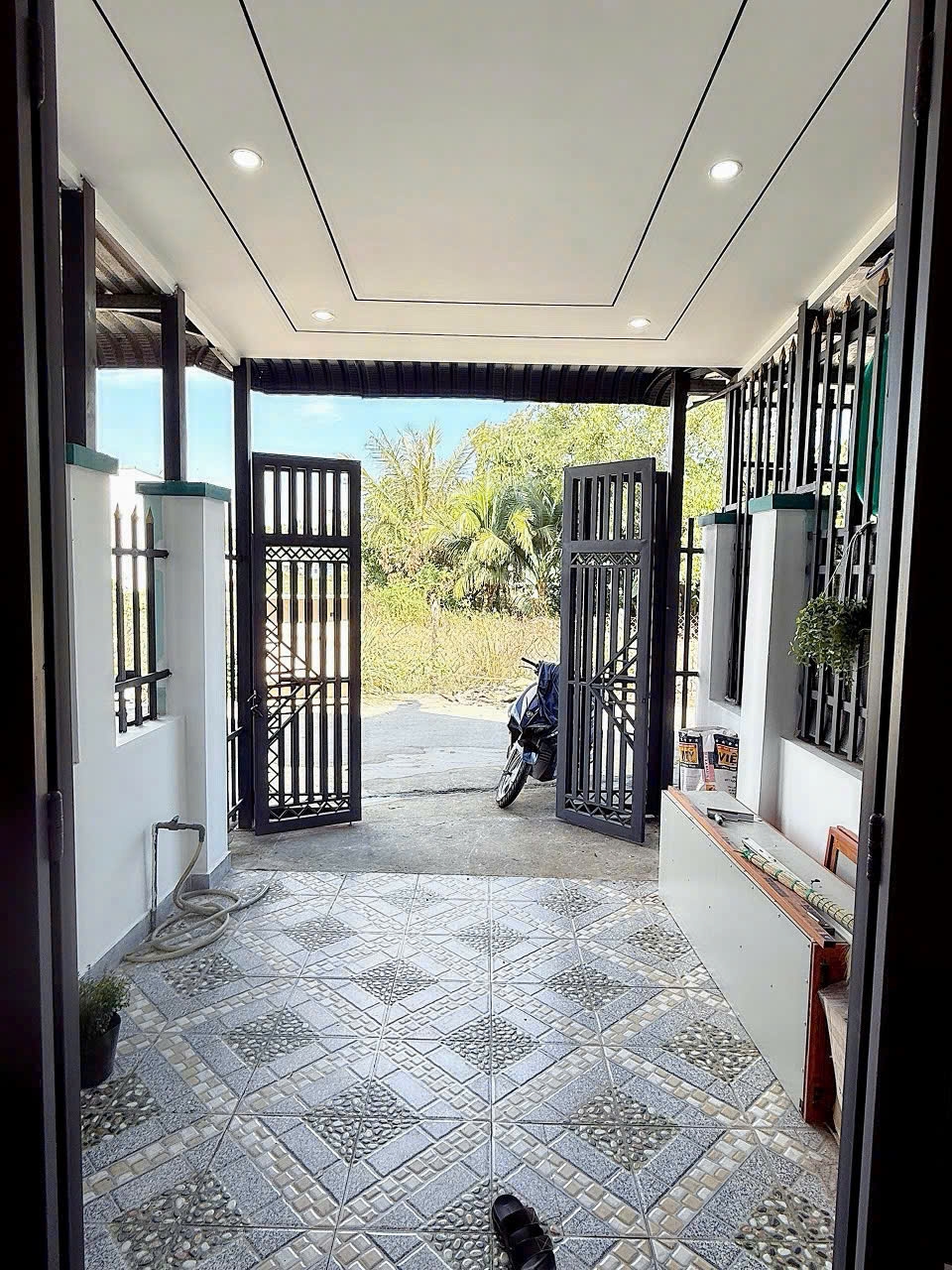 Nhà mới xây tại Xã Mỹ Hạnh Nam, Huyện Đức Hòa 48m² giá 670 triệu - Thiết kế hiện đại, tiện nghi đầy đủ!