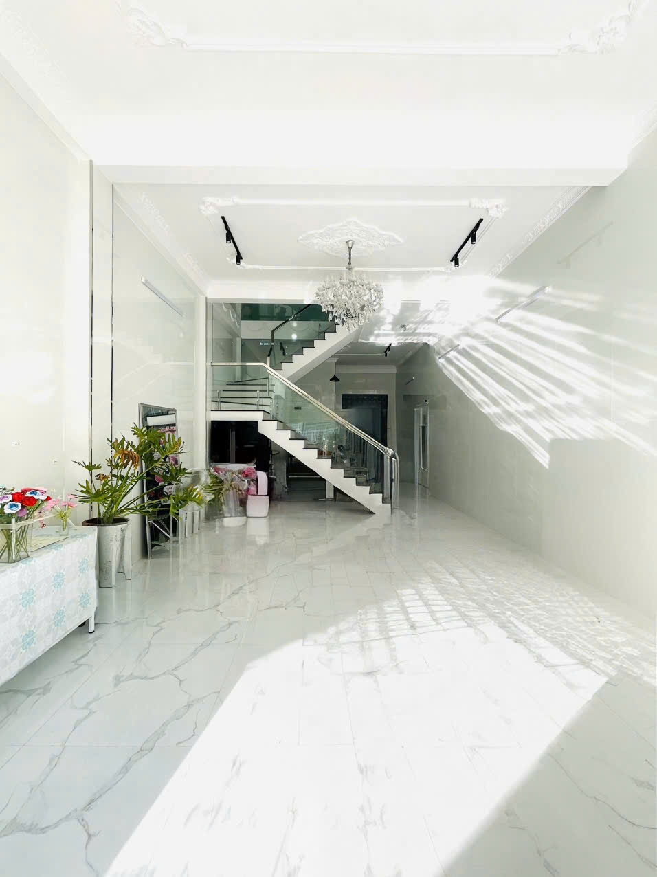 Cho thuê nhà trệt 2 lầu 270m² KDC Văn Hóa Tây Đô, Cần Thơ - Giá 12 triệu/tháng, thiết kế hiện đại!