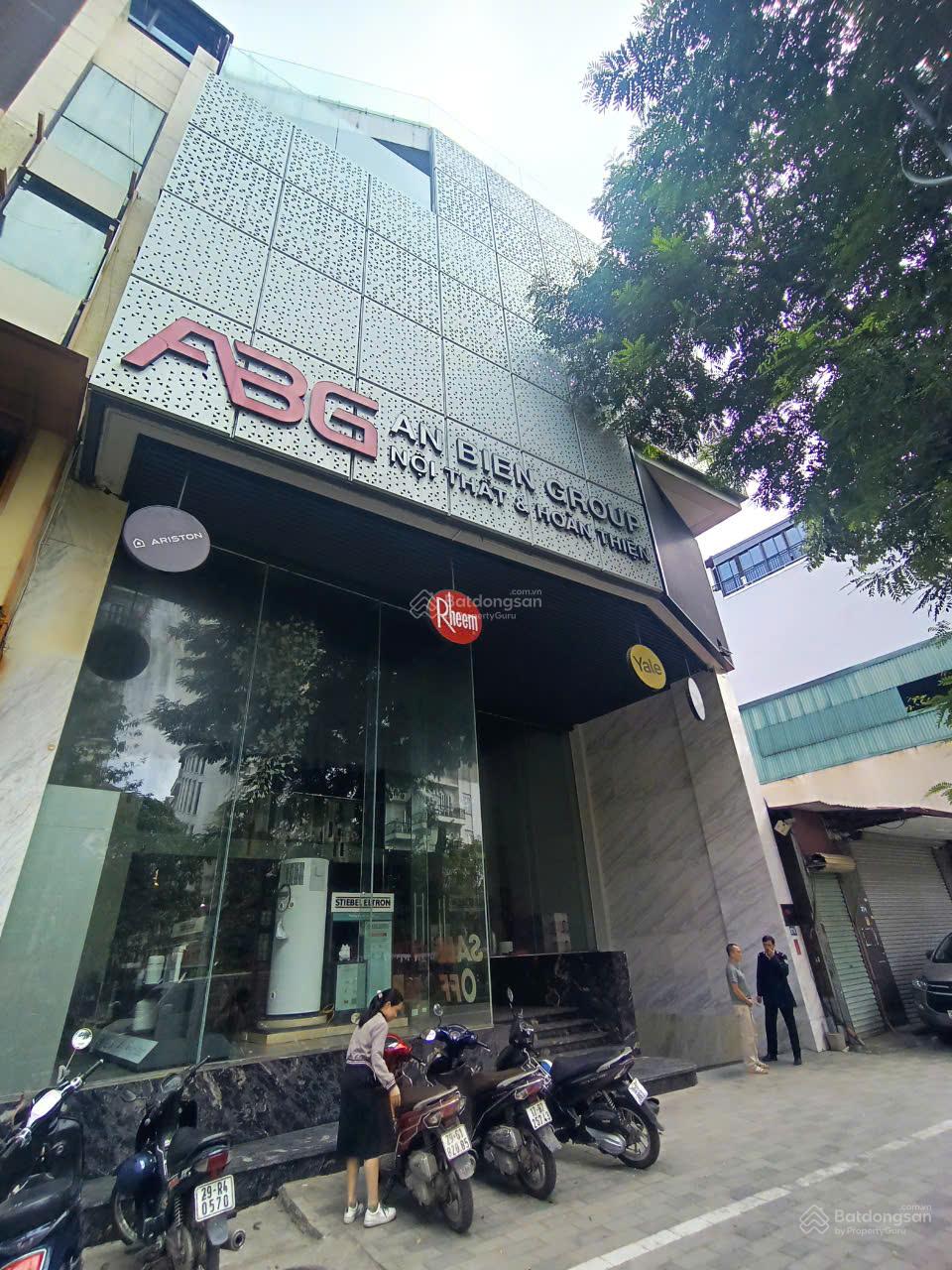 Cho thuê nhà mặt phố Lạc Long Quân, Tây Hồ 200m² giá 110 triệu - Thiết kế hiện đại, view Hồ Tây!