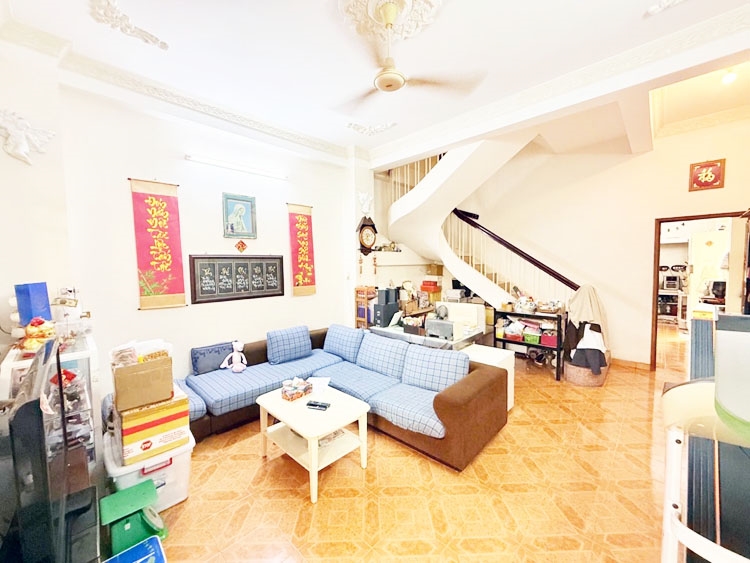 Nhà 3 tầng Lê Lai, Tân Bình 98m² chỉ 10 tỷ - Vị trí yên tĩnh, đầy đủ tiện ích!