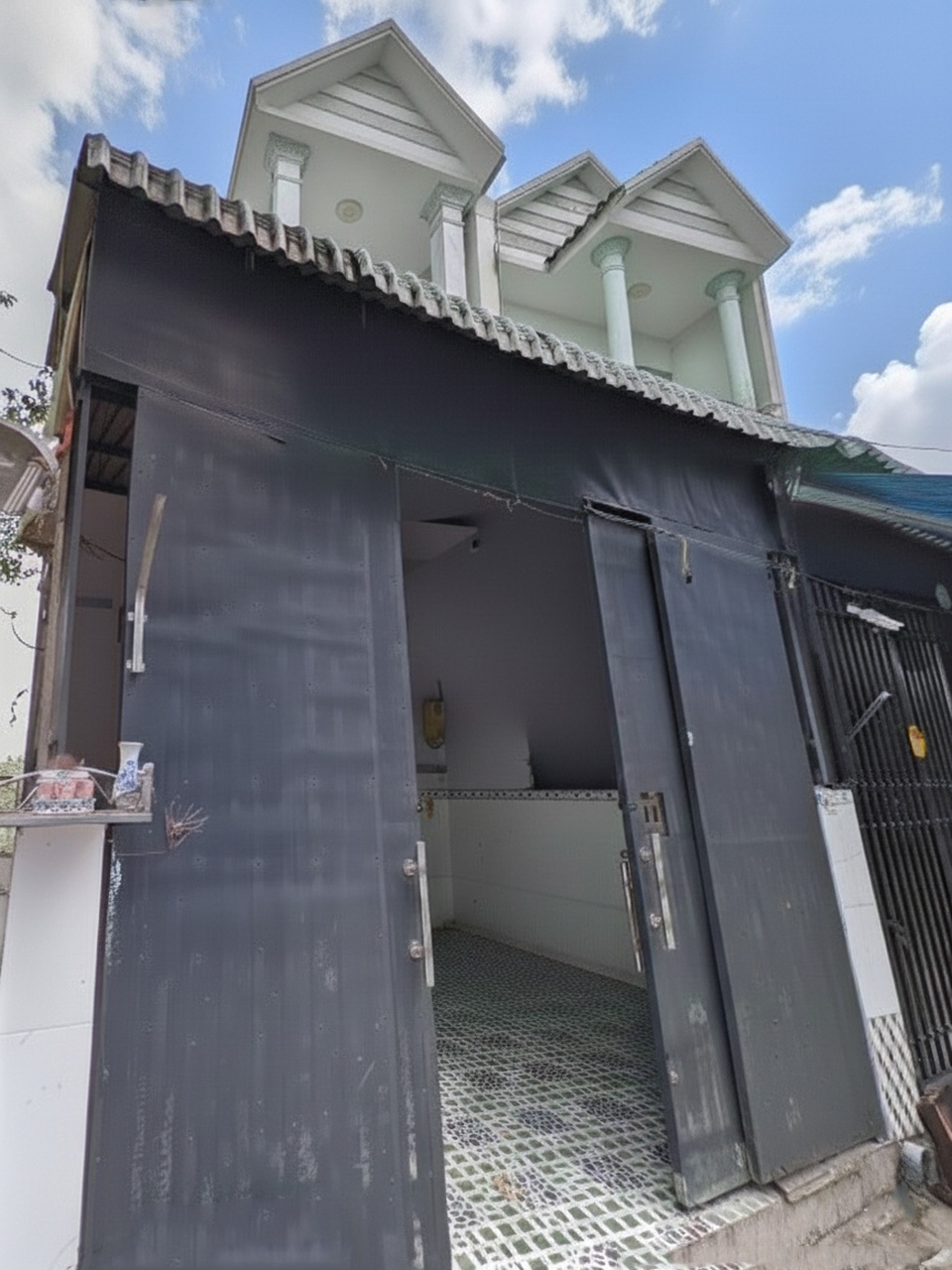 Nhà phố Hóc Môn 60m² giá 2.25 tỷ - Hướng Đông, tiện ích đầy đủ!