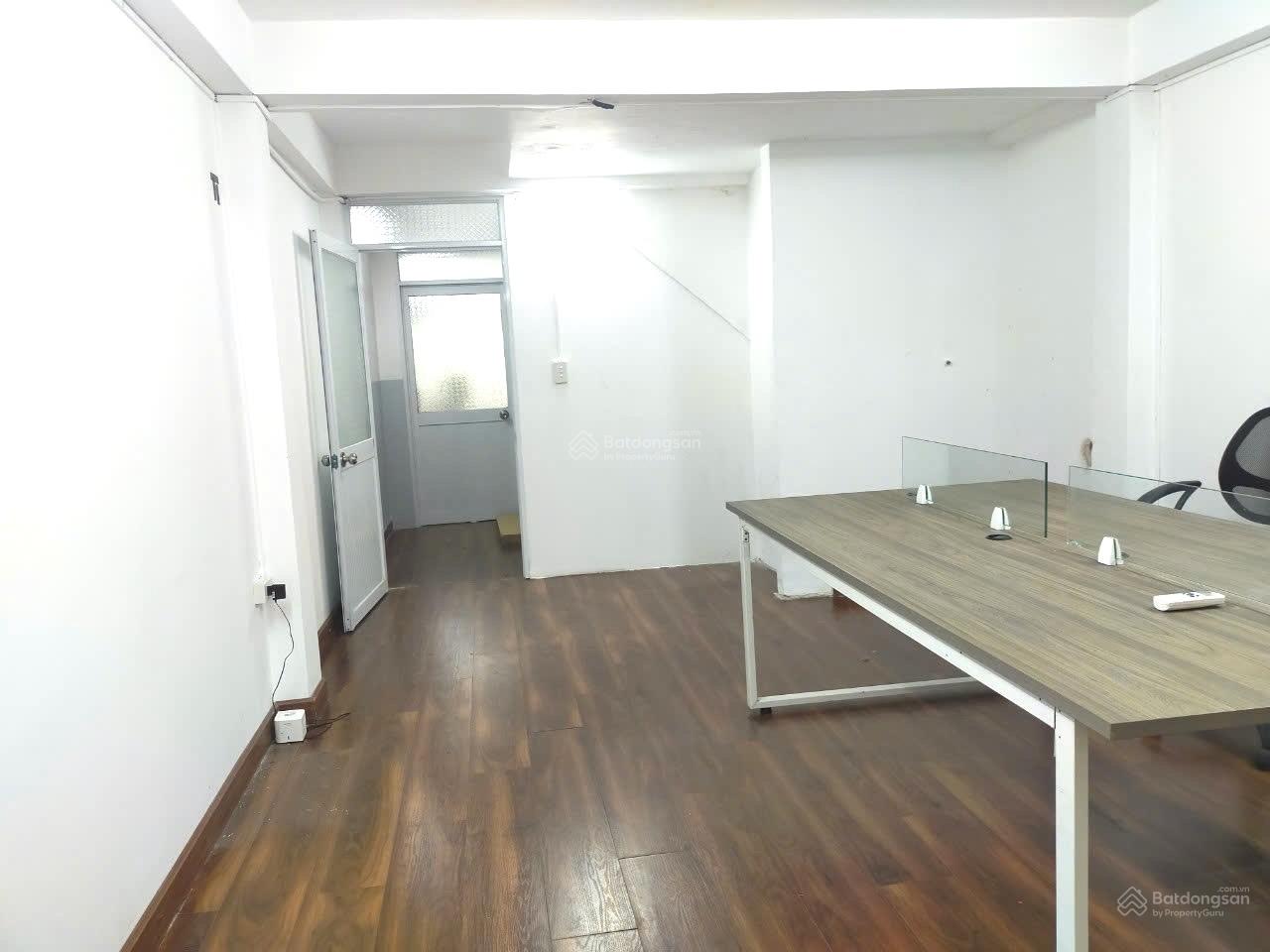 Văn phòng cho thuê tại Quận 1 16m² chỉ 6.5 triệu - Mặt tiền thuận lợi!