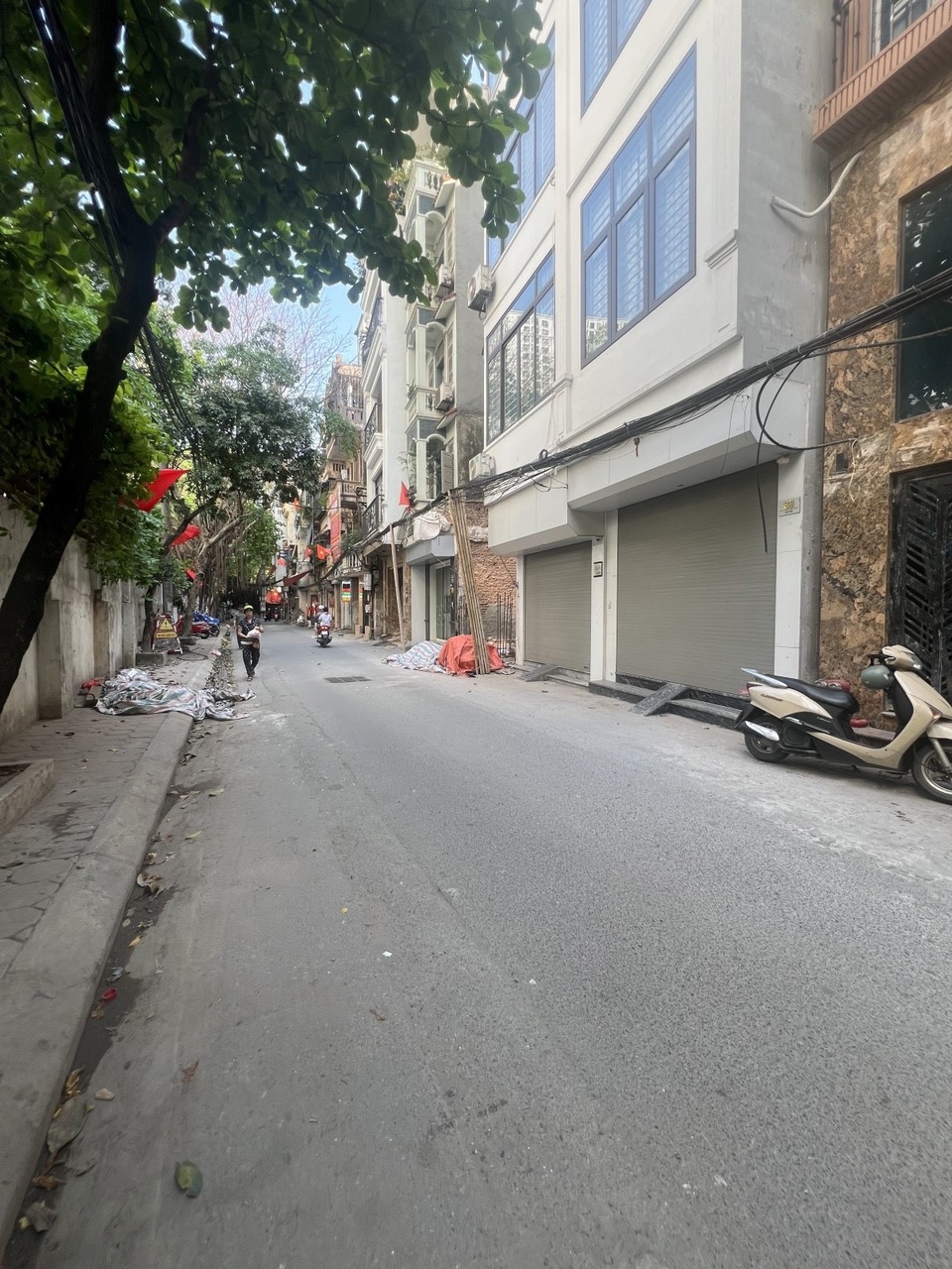 Nhà phố Cự Lộc, Quận Thanh Xuân 40m² giá 16.1 tỷ - Kinh doanh sầm uất, mặt tiền 5.1m!