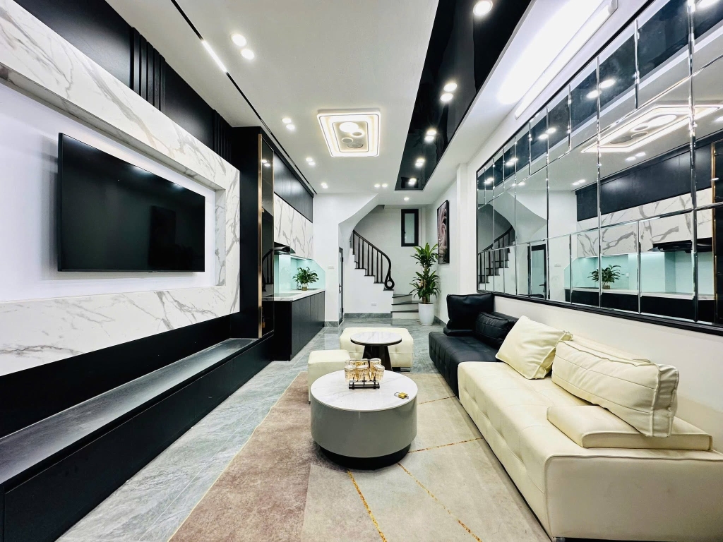 Nhà đẹp Võ Chí Công, Cầu Giấy 35m² giá 7.96 tỷ - Thiết kế Châu Âu sang trọng!