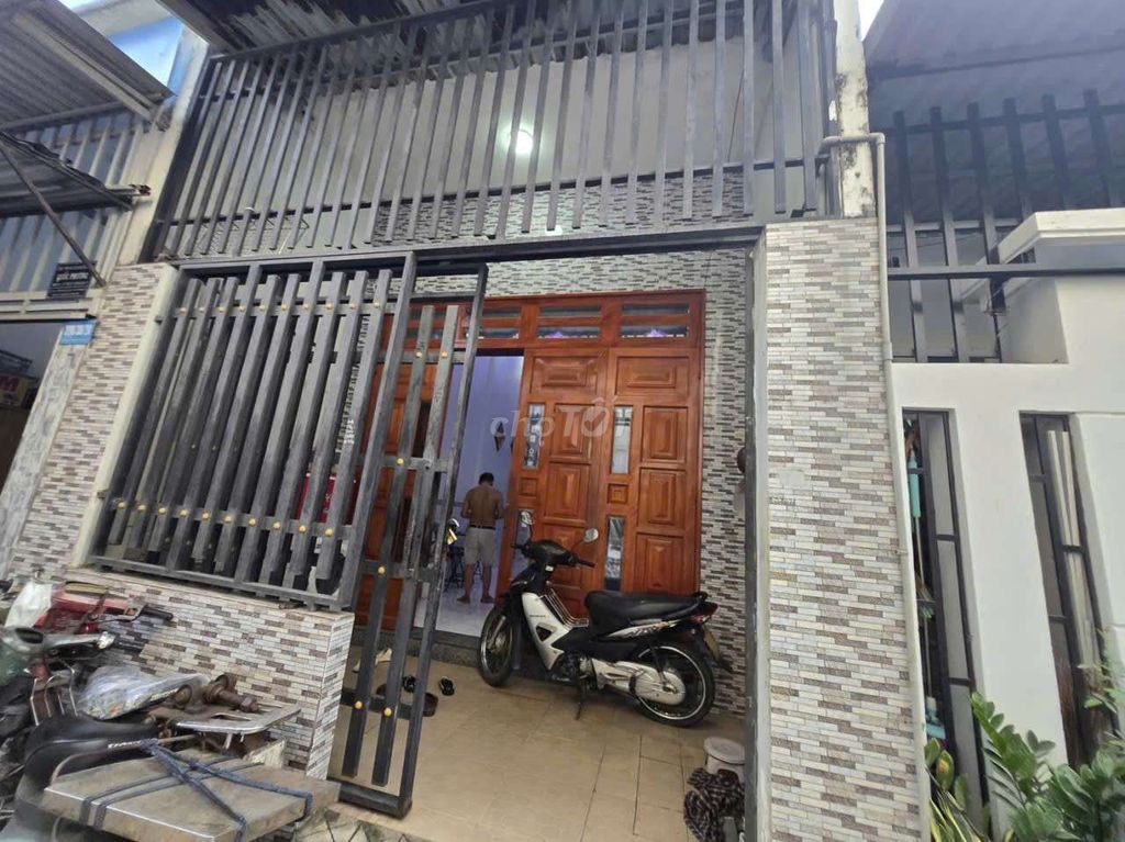 Nhà cấp 4 gác lửng Dĩ An 60,5m² giá 3,35 tỷ - Vị trí trung tâm tiện ích đầy đủ!
