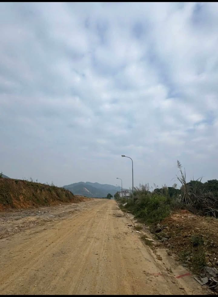 Đất nền đường Nguyễn Tuân Lào Cai 100m² giá 1.51 tỷ - Sổ đỏ chính chủ, giao dịch nhanh chóng!