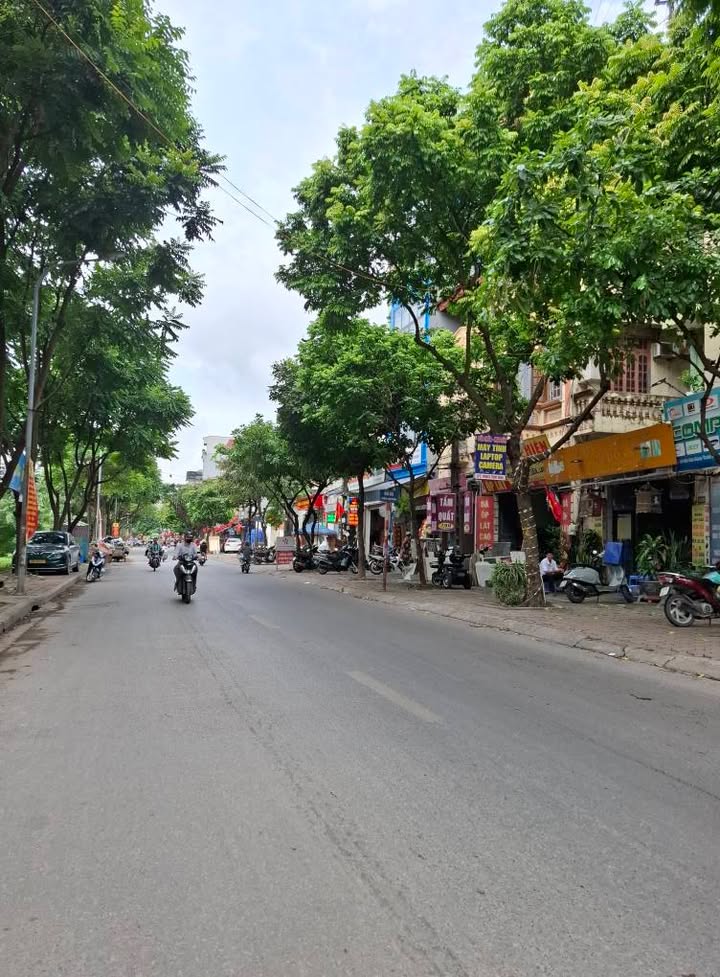 Nhà Kim Giang 38m² giá 12 tỷ - Thiết kế hiện đại, thang máy, gara ô tô!