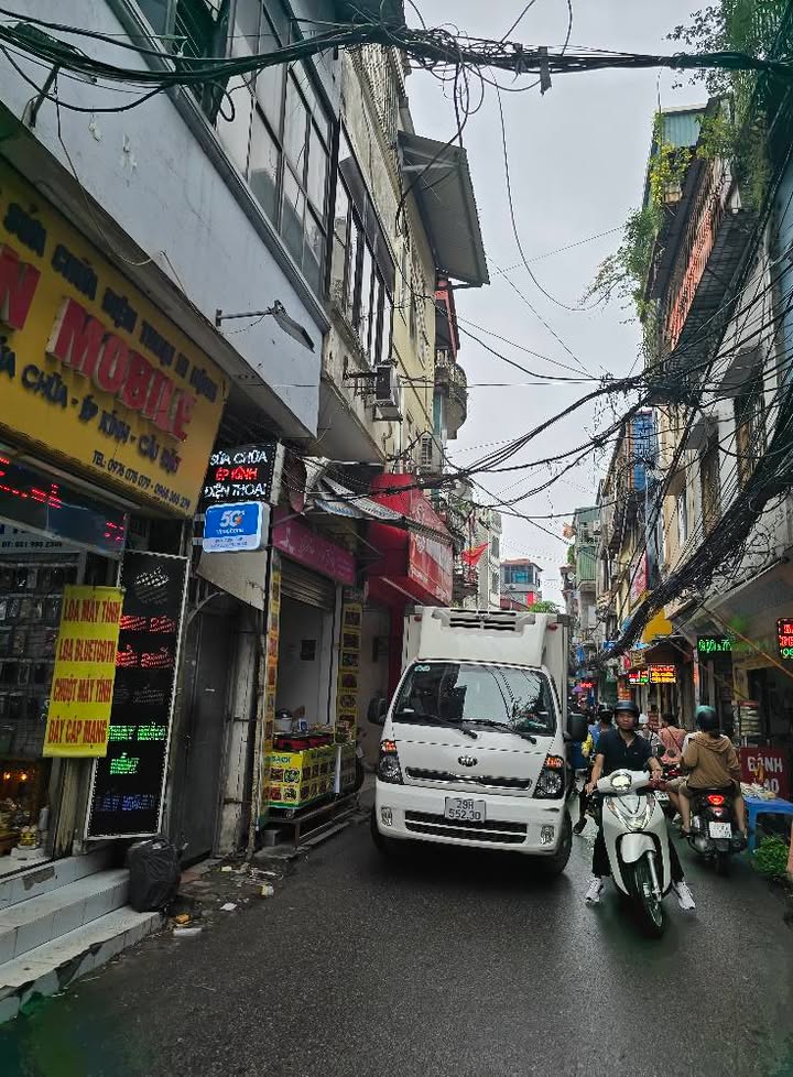 Nhà 5 tầng mặt tiền 6m tại Đại Từ 33m² giá 6 tỷ - Lô góc thoáng mát!