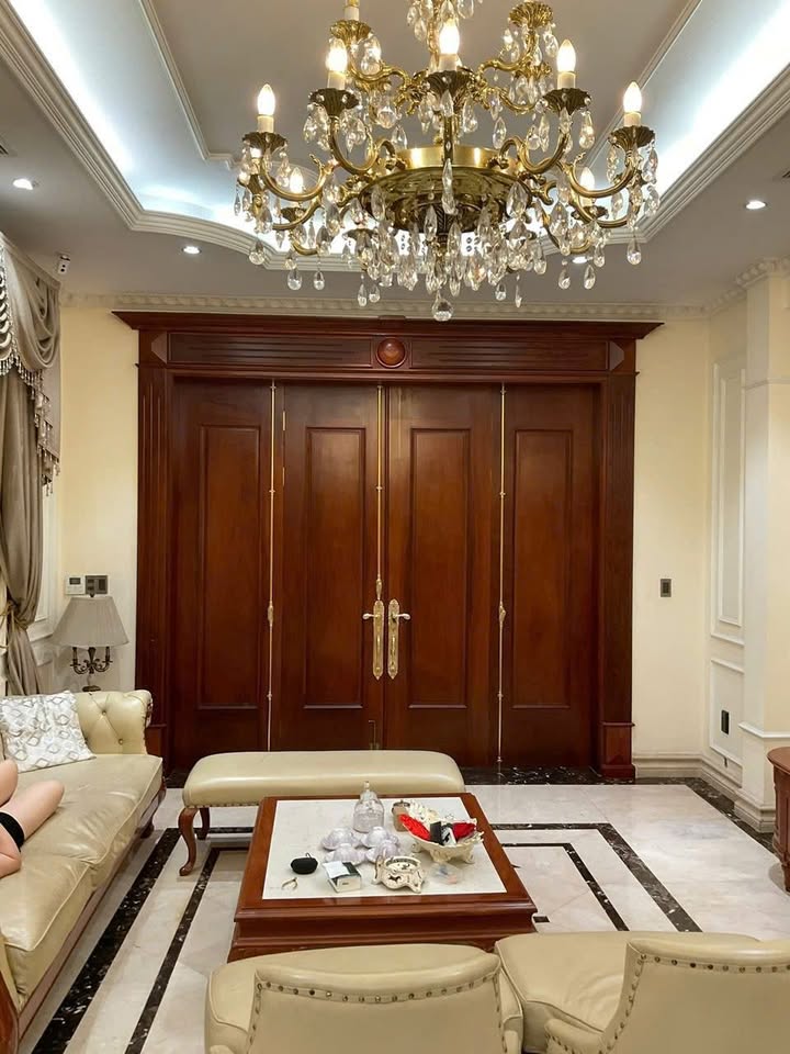 Nhà phố Văn Quán Hà Đông 183m² giá 30 tỷ - Sổ đỏ chính chủ