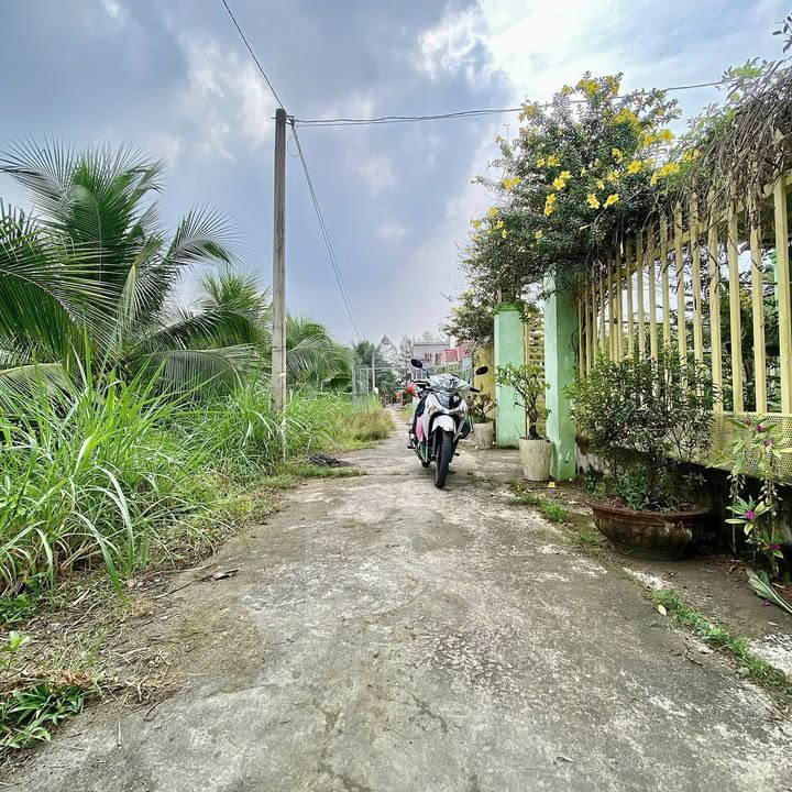 Nhà bán xã Phú Hưng Bến Tre 205m² giá 1.2 tỷ - Chính chủ, nội thất đầy đủ!