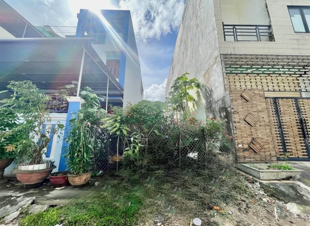 Đất hẻm Trần Hưng Đạo, Quảng Ngãi 98m² giá 1.9 tỷ - Vị trí siêu trung tâm, thuận tiện đi lại!