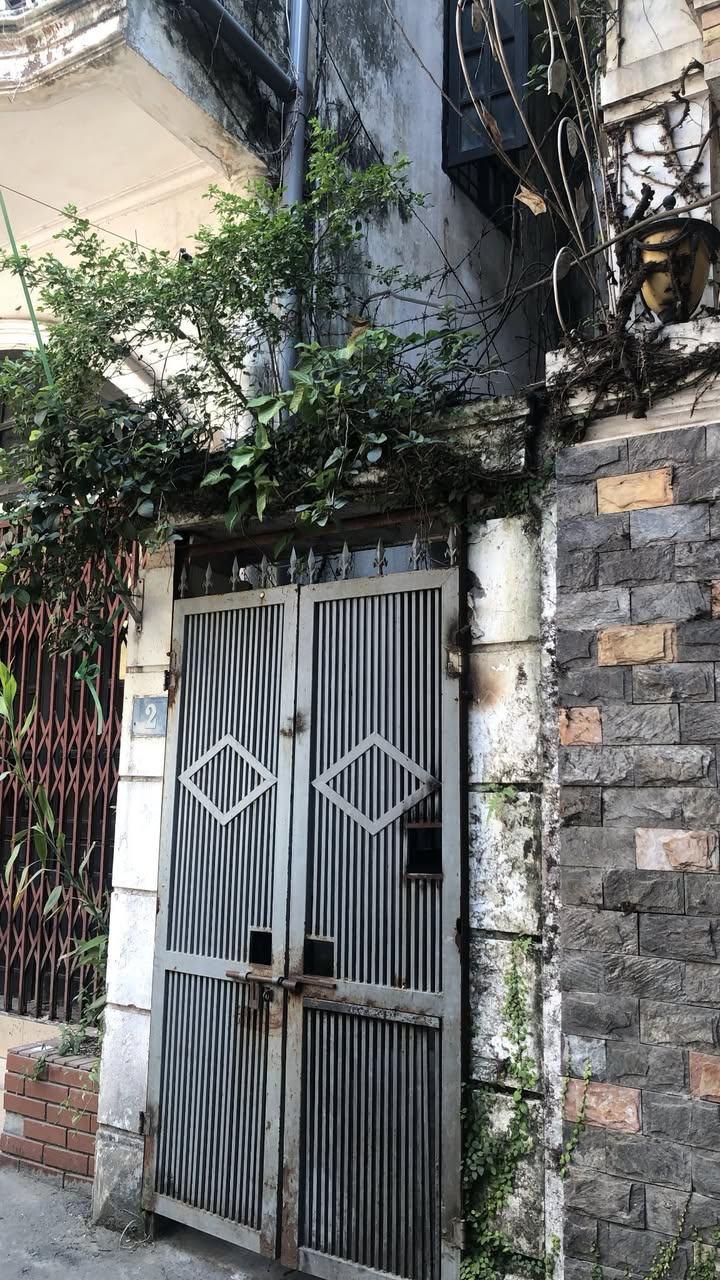 Phòng cho thuê tại ngõ 278 Nghi Tàm, Tây Hồ 15m² - Giá chỉ 2.1 triệu/tháng!