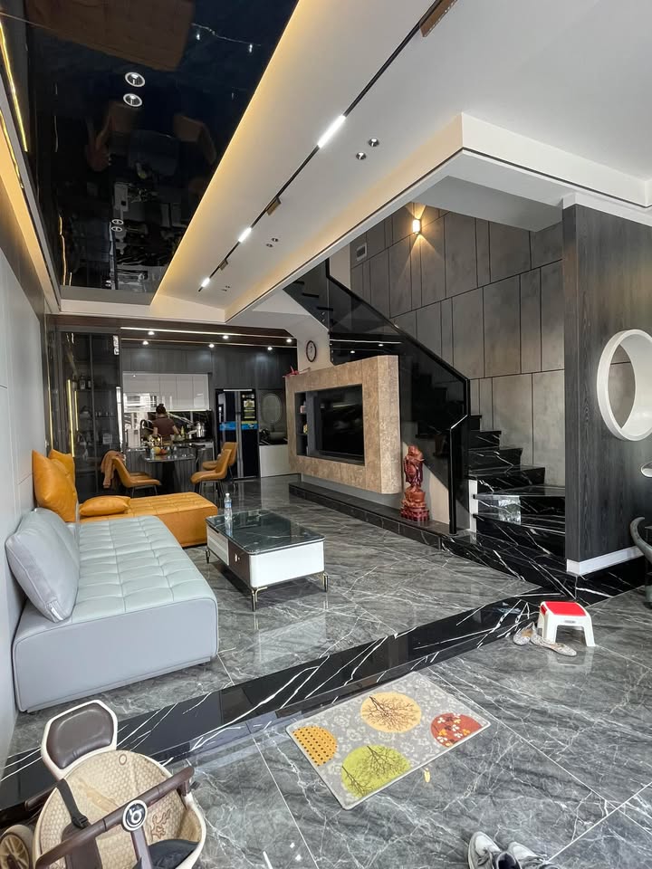 Nhà 4 tầng tại Yên Hoà, Quán Bàu, 52m² giá 6 tỷ - Gọi ngay để sở hữu!