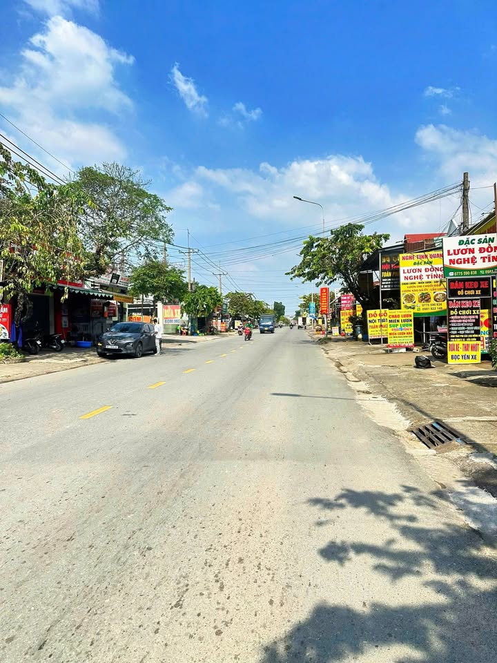 Mặt tiền kinh doanh Nguyễn Du, Bình Hòa, 196m² giá 11 tỷ - Đầu tư sinh lời ngay!