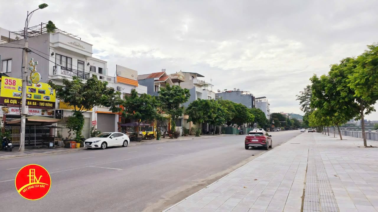 Bán gấp FrontHouse mặt đường An Dương Vương 220m² giá 14 tỷ - Vị trí đắc địa, kinh doanh thuận lợi!