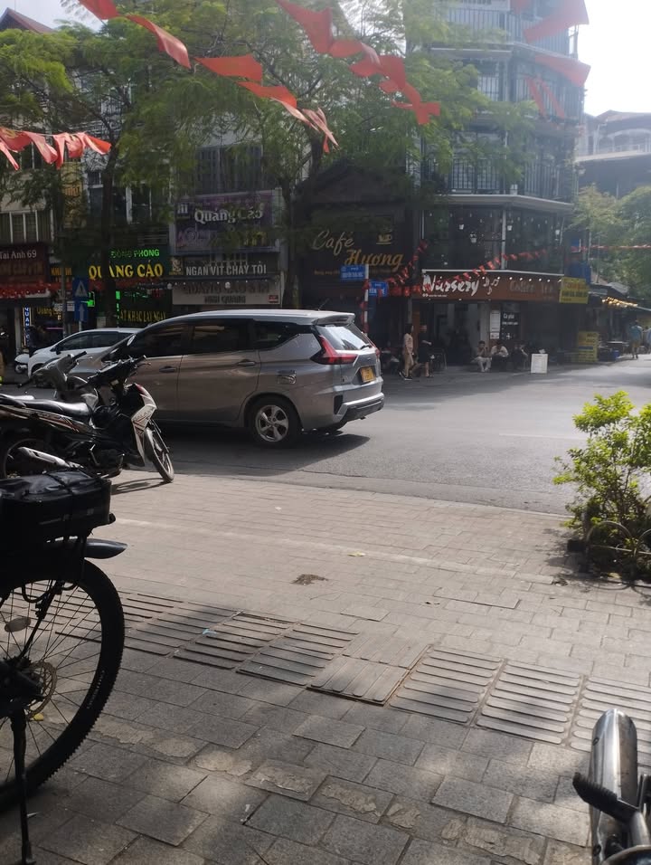 Nhà mặt phố Ngọc Lâm, quận Long Biên 56m² giá thỏa thuận - Kinh doanh sầm uất!