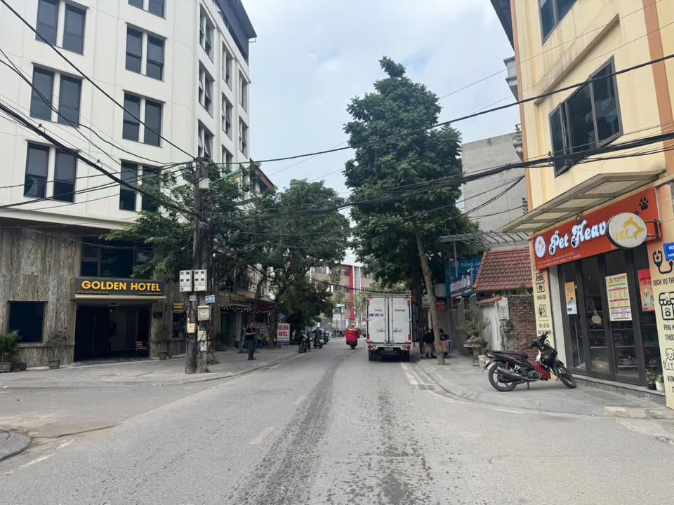 Đất Thạch Bàn 82m² giá 32.8 tỷ - Kinh doanh sầm uất ngay ngã tư!