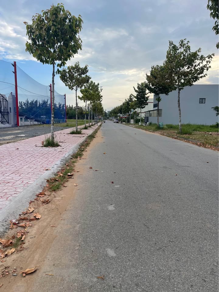 Đất nền biệt thự đường số 10, Khu đô thị 5A Sóc Trăng 200m² - Không vướng cột cống!