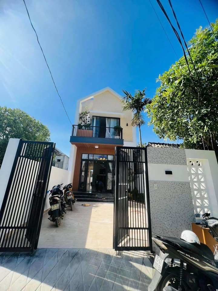 Nhà lầu Biên Hòa 100m² giá 2 tỷ - Dọn vào ở ngay!