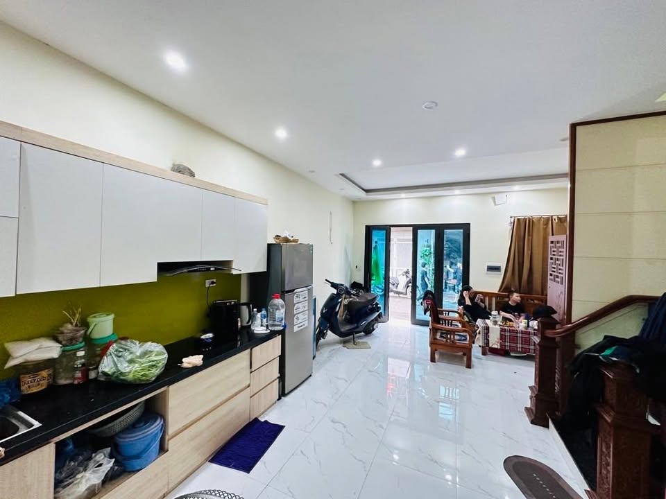 Nhà phố Âu Cơ, Tây Hồ 42m² giá 3.6 tỷ - Kinh doanh sầm uất, ô tô đỗ cửa!