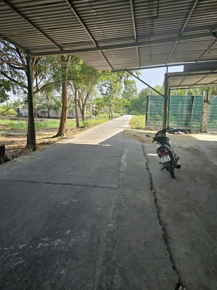 Nhà 2 căn và tiệm tóc mặt tiền đường ô tô, 1500m² - Giá thỏa thuận hấp dẫn!