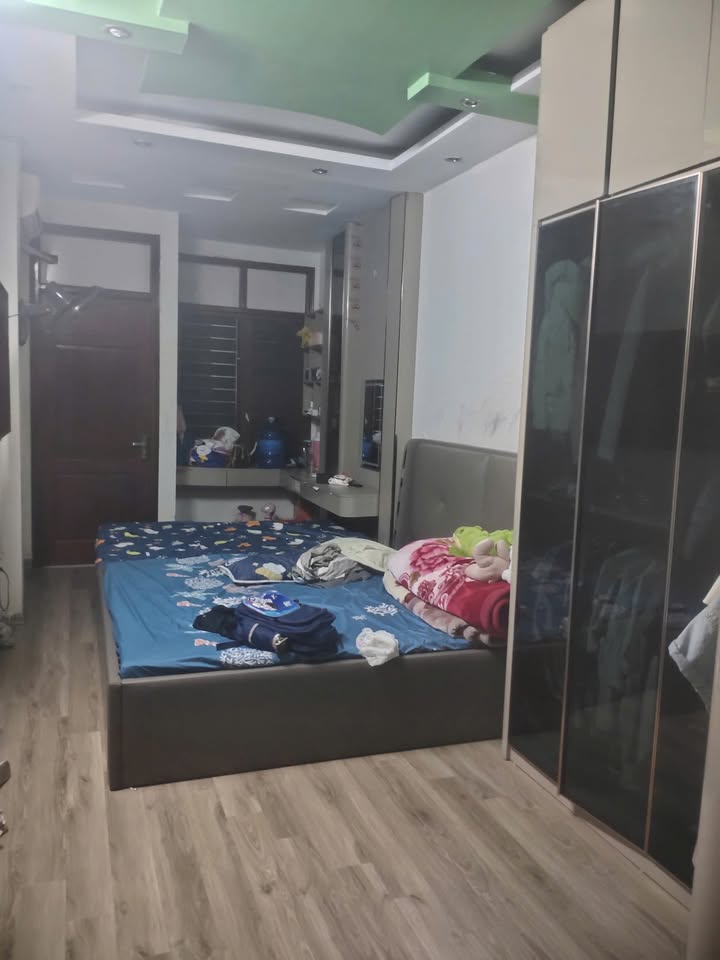 Nhà riêng Đê La Thành 63.4m² giá 18 tỷ - Ô tô đỗ cửa, gần Đại học Mỹ thuật Công nghiệp!