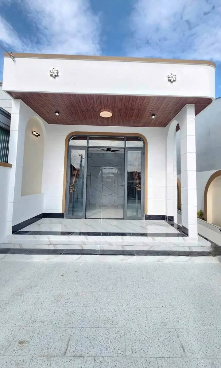 Nhà hẻm 44 Nguyễn Văn Linh, Hoà Thành 189m² giá 2.05 tỷ - Sân vườn rộng rãi, tặng nội thất full!