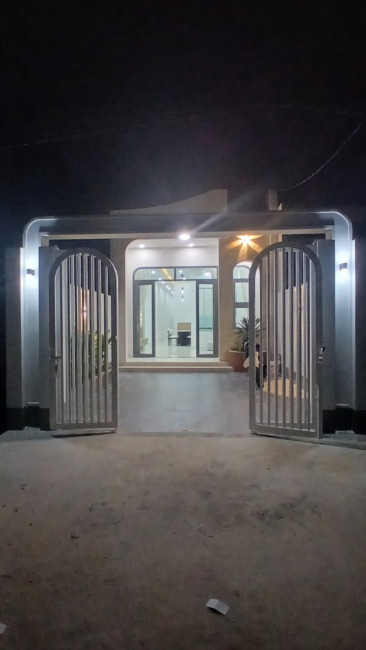 Nhà đẹp Villa sân vườn tại Phường Hoà Thành, Tây Ninh 125m² giá 1.59 tỷ - Sẵn sàng vào ở ngay!