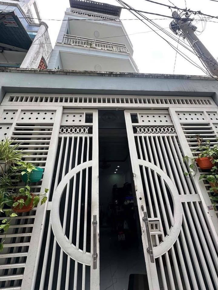 Nhà cho thuê hẻm đường Hưng Phú, quận 8 - 32m², nội thất đầy đủ chỉ 12,5 triệu!