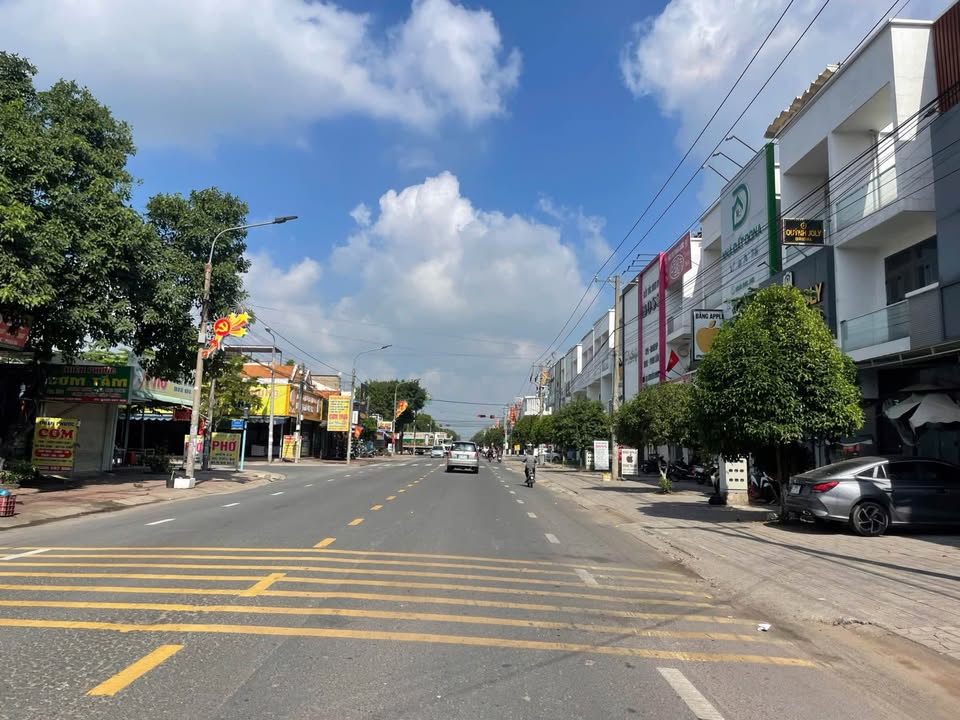 Nhà mặt tiền Hùng Vương Trảng Bom 100m² giá 6.1 tỷ - Đầu tư sinh lời lý tưởng!