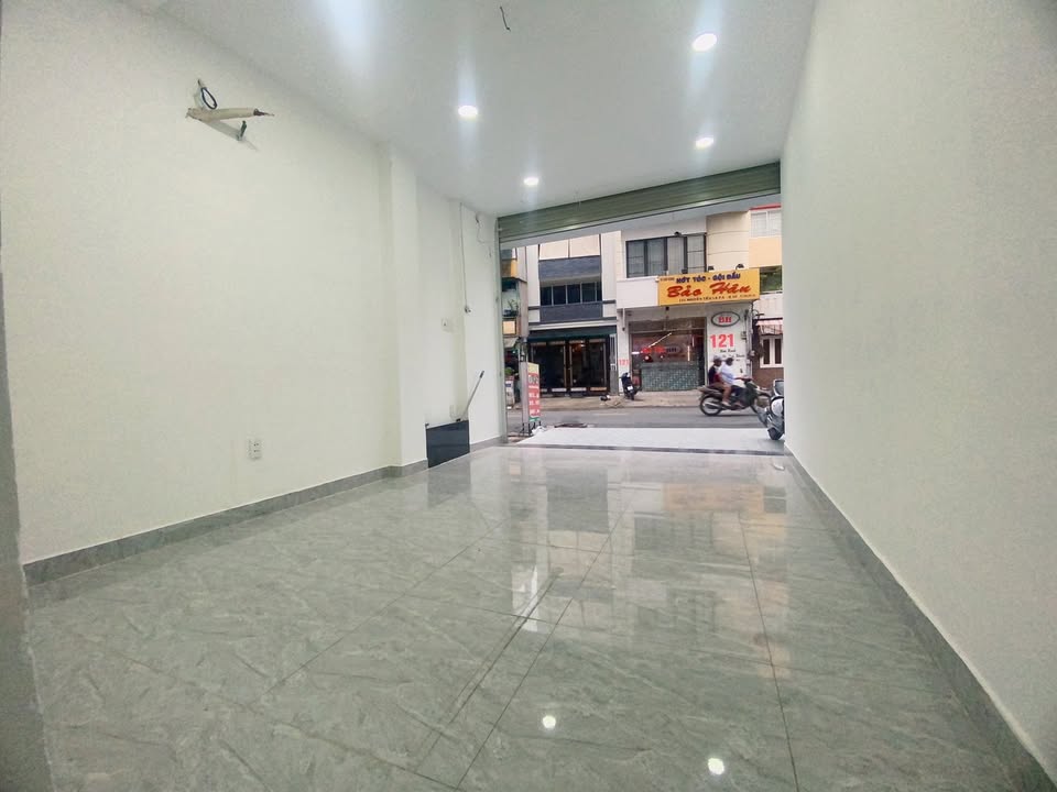 Mặt bằng kinh doanh cho thuê 114 Nguyễn Tiểu La, Quận 10 - Giá chỉ 13 triệu/tháng!