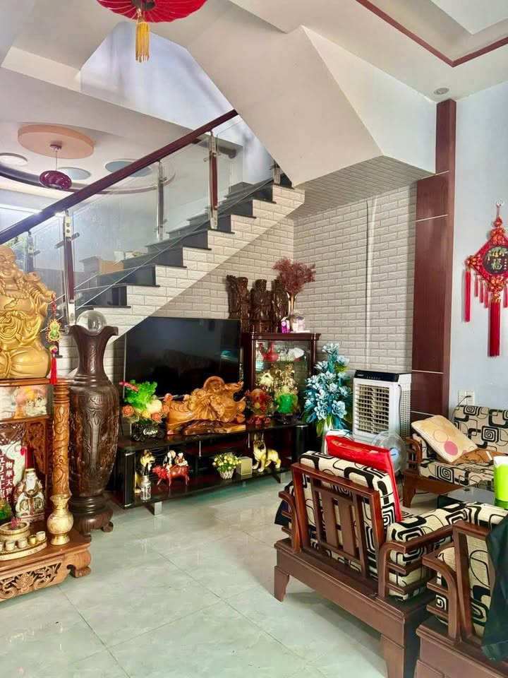 Nhà 3 tầng mặt tiền Lê Hồng Phong Buôn Ma Thuột 54m² giá 6.3 tỷ - Phù hợp vừa ở vừa kinh doanh!