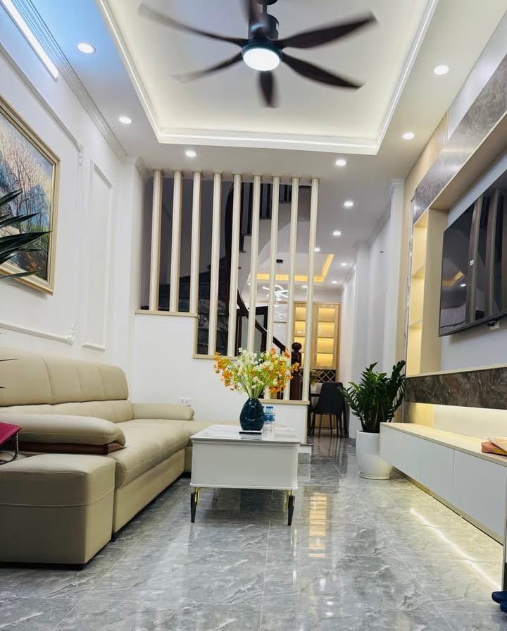 Nhà đẹp 35m² phố Vũ Tông Phan giá 800 triệu - Sổ đỏ chính chủ!