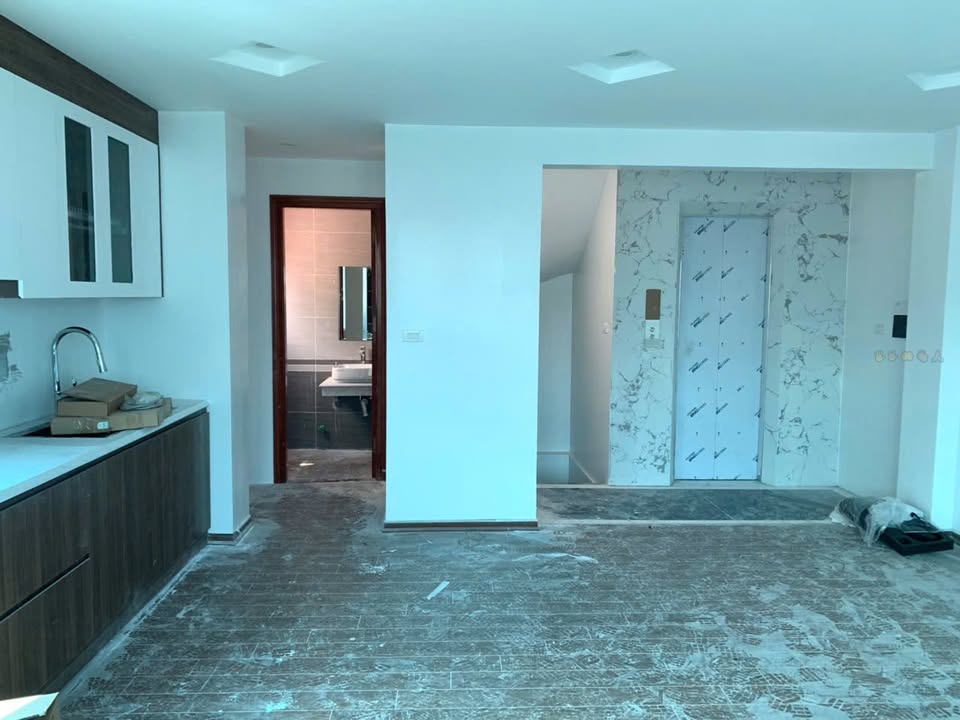 Nhà 7 Tầng thang máy tại Giảng Võ 35m² giá chỉ 9.5 tỷ - Cơ hội vàng cho bạn!