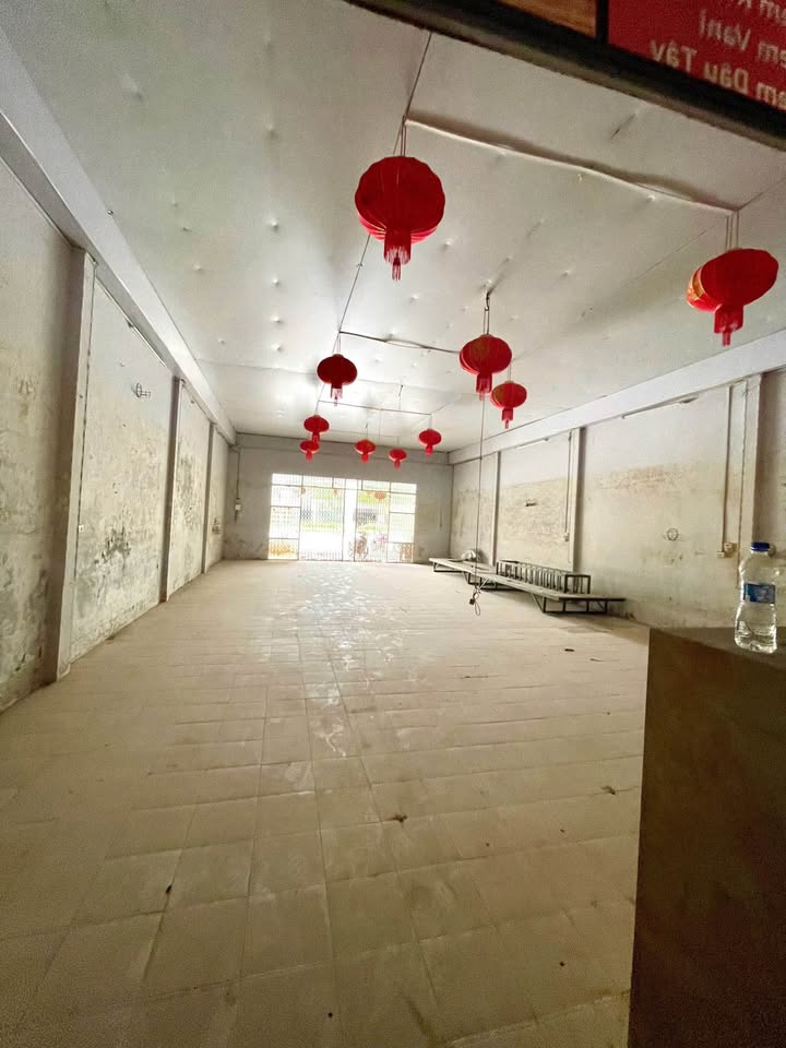 Bán nhà mặt đường Nguyễn Thái Học 200m² giá 8 tỷ - Vị trí vàng, kinh doanh thuận lợi!