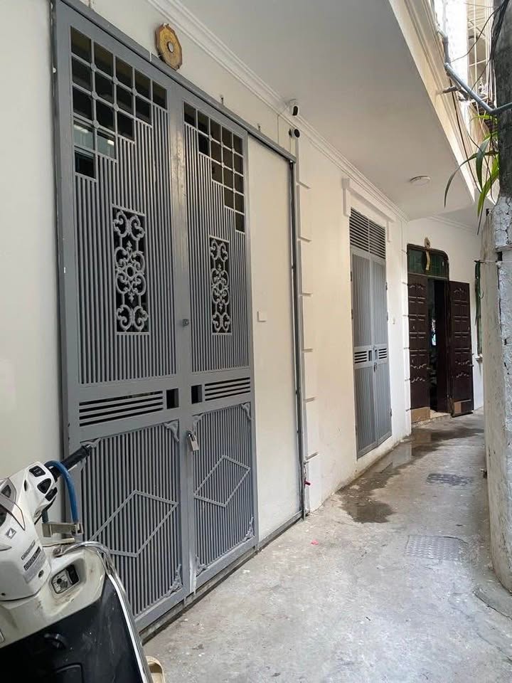 Nhà 5 tầng Văn Chương Đống Đa 19.6m² giá 5.48 tỷ - Sổ đỏ chính chủ, kinh doanh sầm uất!