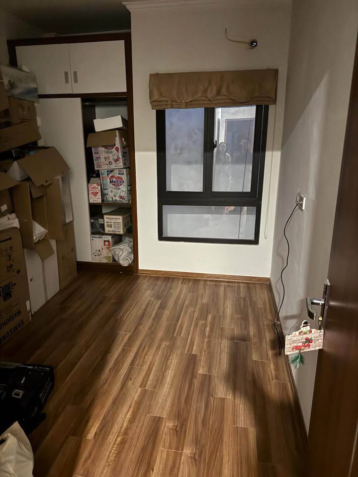 Nhà 5 tầng Lạc Long Quân 39m² giá 11,65 tỷ - Gần hồ, sẵn sàng ở ngay!