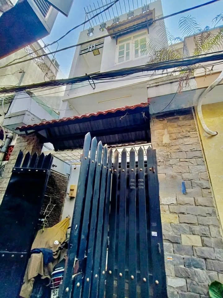 Nhà phố Gò Vấp 46m² giá 5.85 tỷ - Đúc kiên cố, sân thượng thoáng mát!