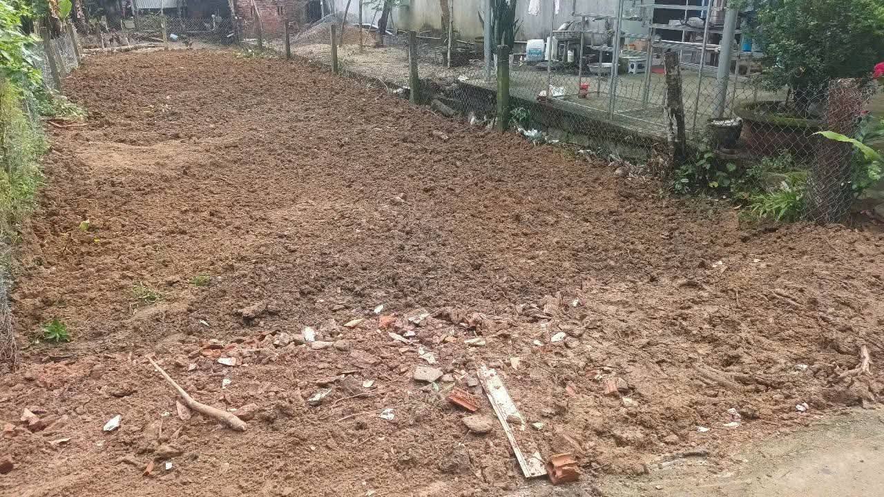 Bán đất Quảng Ngãi 105m² giá 1.1 tỷ - Hẻm ô tô, vị trí thuận lợi!