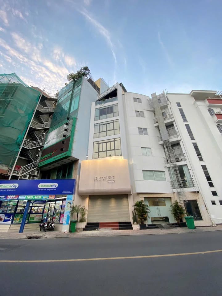 Bán nhà mặt phố Hoàng Việt, P.4, Q.Tân Bình 165m² giá 70 tỷ - Lợi nhuận cao từ cho thuê!